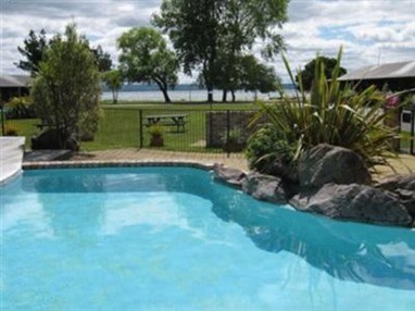 Cedarwood Lakeside Holiday Resort