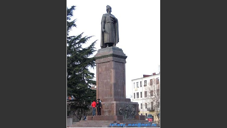 Тбилиси. Памятник Шота Руставели на одноименном проспекте