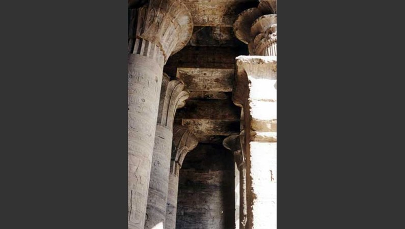 Колонны храма Гора в Эдфу