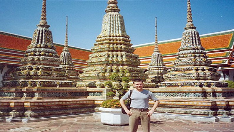 в одном из храмов Бангкока (храм Ват По) 
