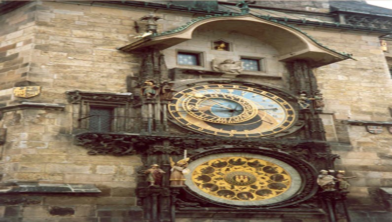 Астрономические часы Орлой на Староместской площади.