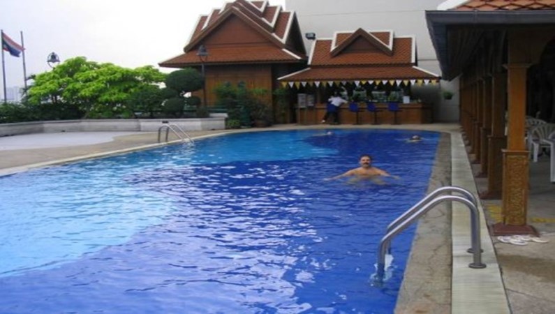 Eastin Bangkok Hotel, бассейн