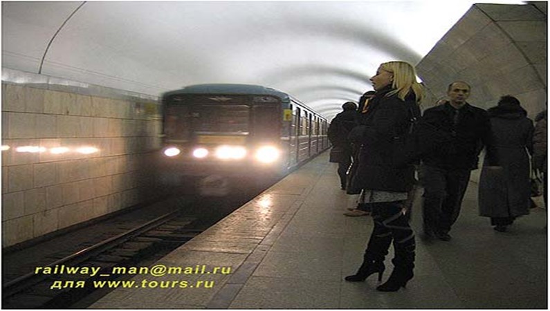 Если бы Крис Де Бург ездил в московском метро, он бы непременно написал песню «Lady in Metro» (станция «Тверская»)