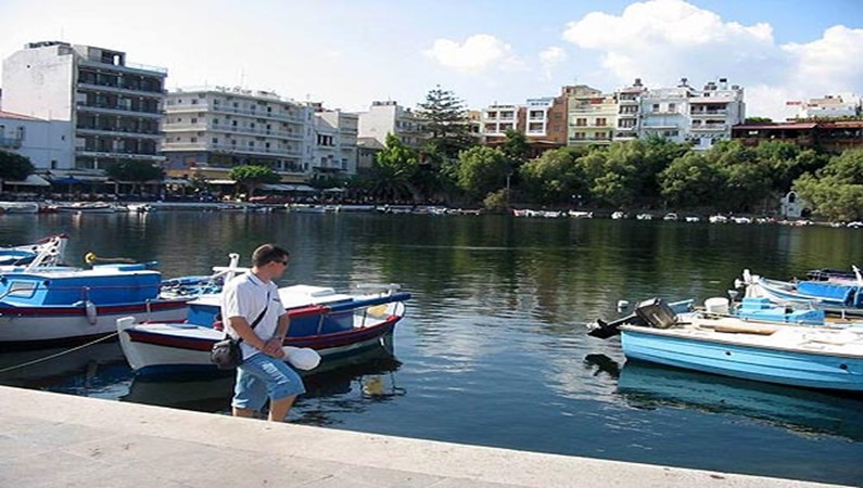 Агиос-Николаос. Озеро (залив) в черте города