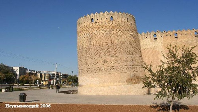 Шираз.Падающая башня Карим-хана