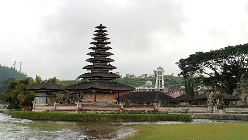 Храм Пура Улун Дану Братан