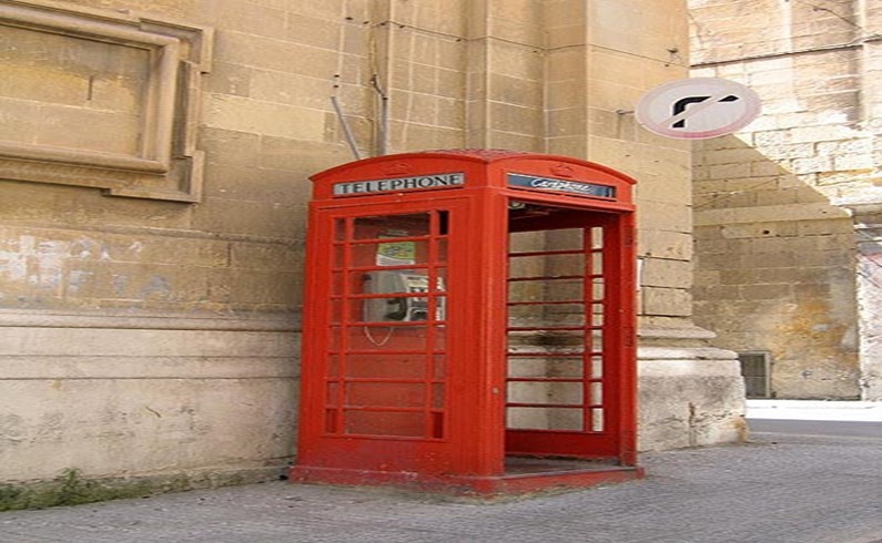 Телефонные будки в Валлетте - память об английской колонии