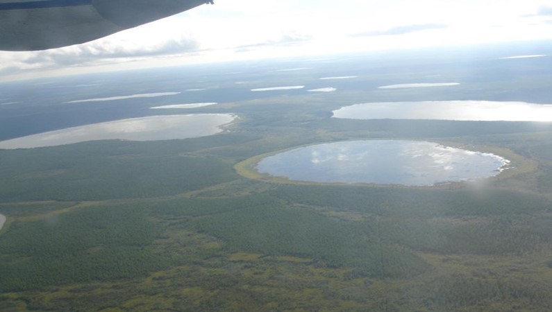 Якутия. Жиганский район. Вид с самолёта на озёра