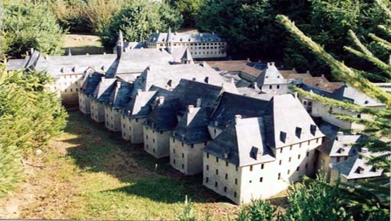 Парк «Франция в миниатюре» - Катрезианский монастырь Grande Chartreuse, Альпы