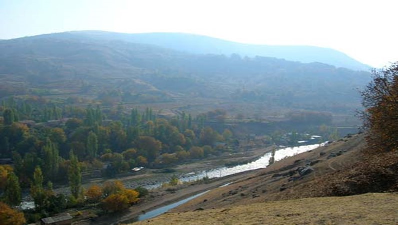 Сверкающая река Угам. Осенью она еще холодней, и вряд ли кто отважится в ней в конце октября
искупаться. Если только, конечно, вы не «морж»…