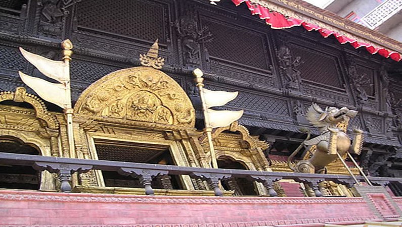 Фотография фрагмента индуистского храма на площади Асон в Катманду