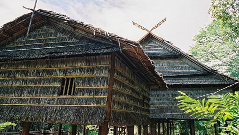 Малайзийское Борнео. Кота Кинабалу. Дома аборигенов Борнео в этнографической деревне.