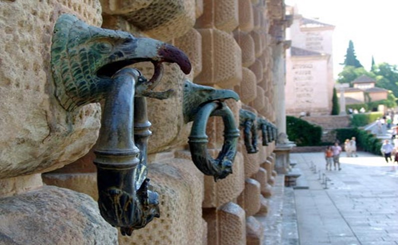 Гранада, Альгамбра. У замка.