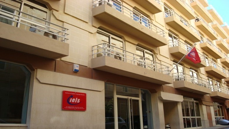 Языковой центр IELS, Malta - школа находится на тихой улице в г.Слима