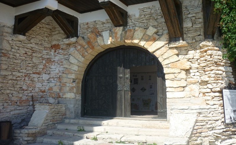 Главный вход во дворец.