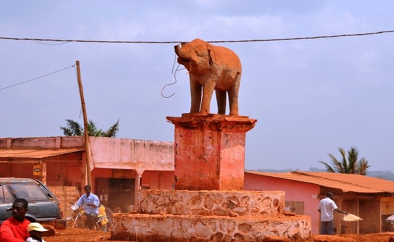 Скульптура слона