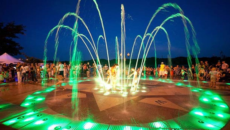 Танцующий фонтан «Петровский»