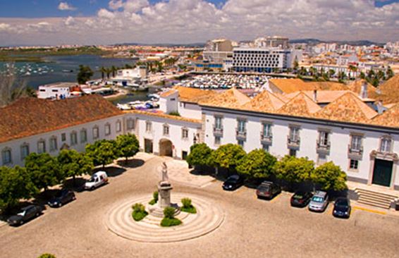 Фару (порт. Faro) — португальский город, в котором 10 месяцев в году светит солнце