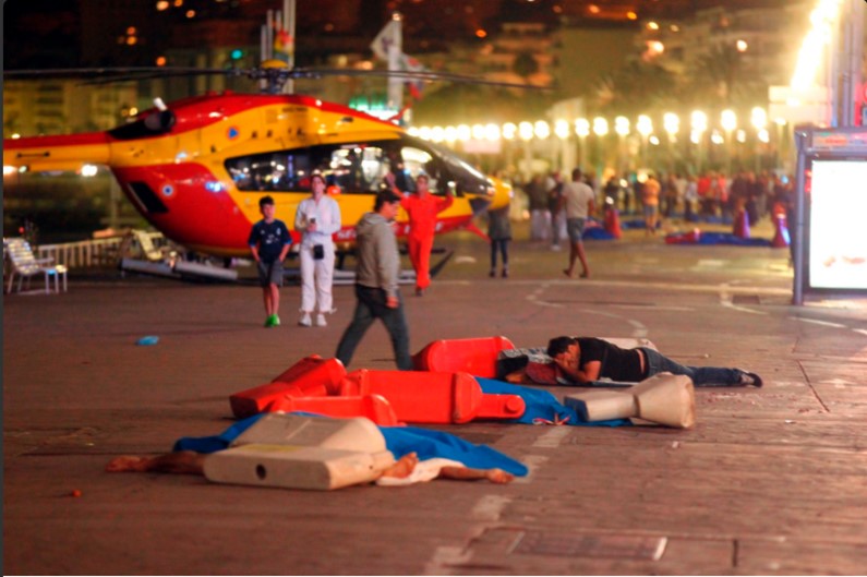 Страшный теракт в Ницце на юге Франции. Почему снова под ударом туристы?