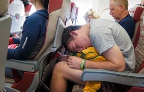 Почему опасно откидывать спинку кресла в самолете
