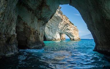 Девять самых красивых пещер Греции