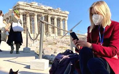Первые иностранные туристы прибывают в Грецию после открытия