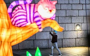 Уникальный культурный фестиваль освещает сейчас улицы Сеула