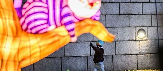 Уникальный культурный фестиваль освещает сейчас улицы Сеула