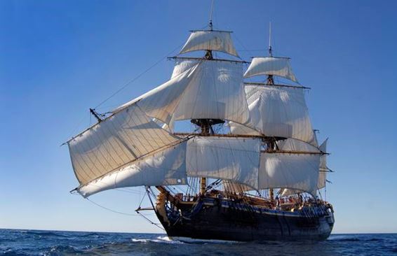 В Барселону прибыл самый большой деревянный парусный корабль в мире