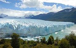 Гигантский ледник в Аргентине начал движение