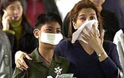 В гонконгской авиакомпании бортпроводникам разрешили носить маски