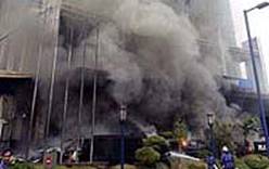 В Индонезии взорваны два роскошных отеля, погибли туристы
