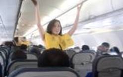 Филиппинские стюардессы зажигают под Lady Gaga (ВИДЕО)