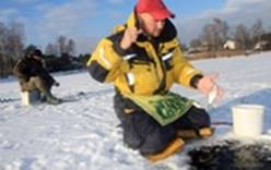 Зимняя рыбалка в Латвии (Видео)