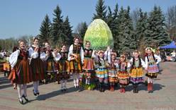 Праздник Пасхи в Латвии проходит в этнографическом стиле во время весеннего равноденствия