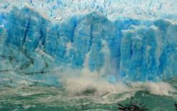 Огромный ледник обрушился в Аргентине
