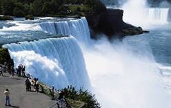 Турист выжил, прыгнув с Ниагарского водопада
