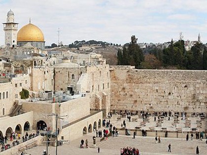Иерусалим: туристы попали под обстрел камнями