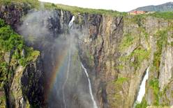 В Норвегии погибла туристка из России, сорвавшись в водопад