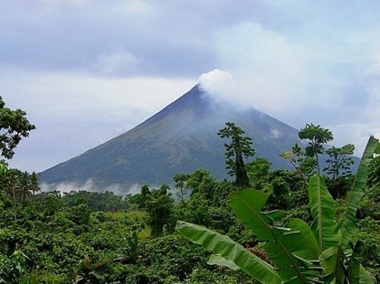 На Филиппинах из-за угрозы извержения вулкана эвакуированы 12 000 человек