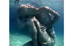 На Багамах установлена самая большая подводная скульптура в мире