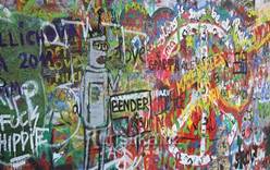 В Праге закрасили стену Джона Леннона