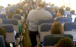 В самолетах появятся кресла для тучных пассажиров