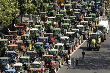 Фермеры заблокировали дороги во Францию