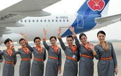 Китайская авиакомпания увольняет полных стюардесс