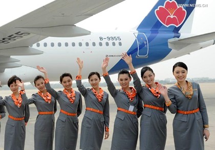 Китайская авиакомпания увольняет полных стюардесс