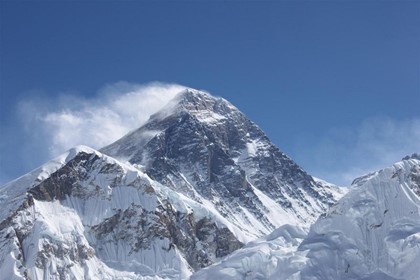 Туристов пустили на Эверест