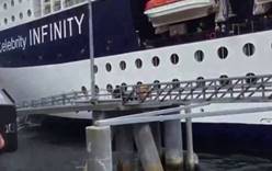 Круизный лайнер Celebrity Infinity с туристами протаранил причал