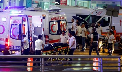 Извинений недостаточно: теракт в аэропорту Стамбула похоронил надежды на открытие Турции