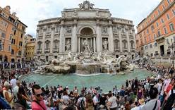 Туристы за год бросили в фонтан Треви 1,4 миллиона евро
